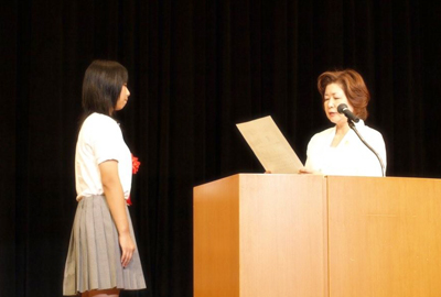 「中学生の主張」大阪大会で女子中学生に国際ソロプチミスト大阪賞　贈呈
